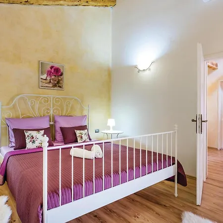 Lovely In Nyaraló *